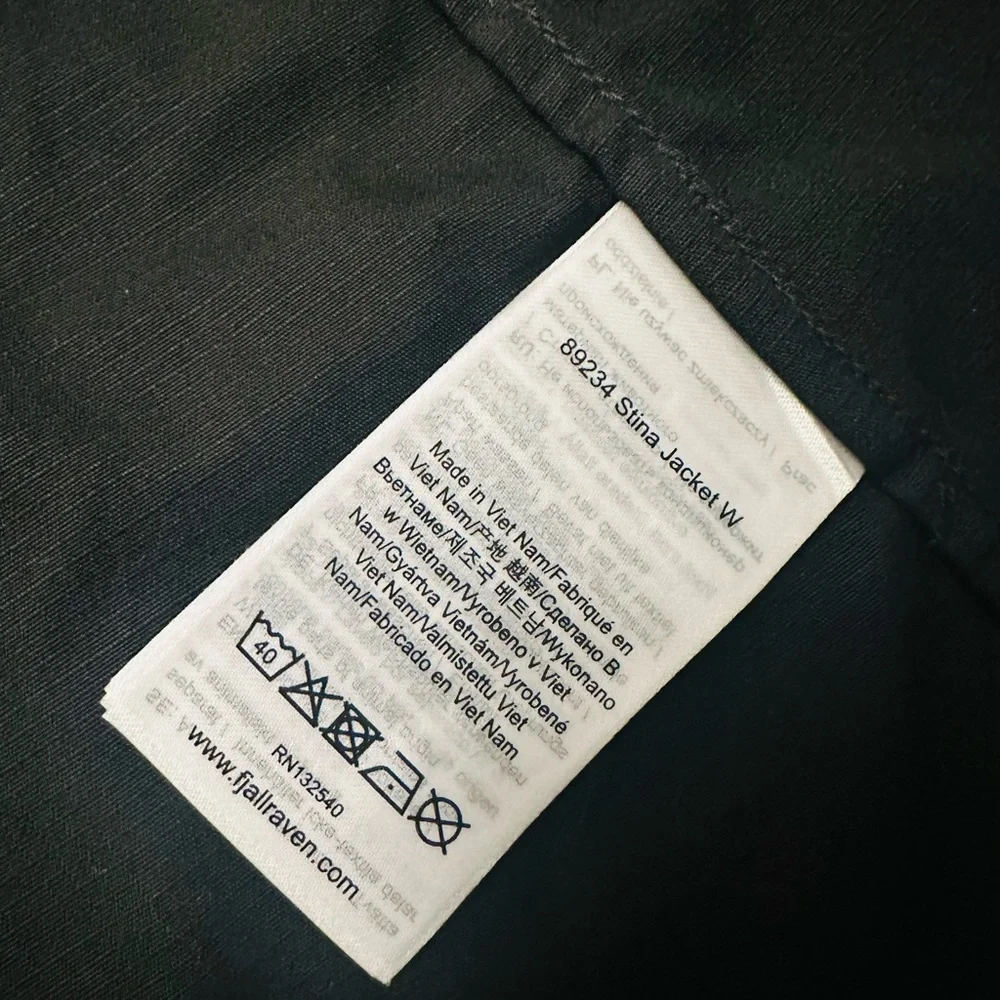 Fjällräven Black Stina Jacket NWOT Women’s Medium - Picture 14 of 16